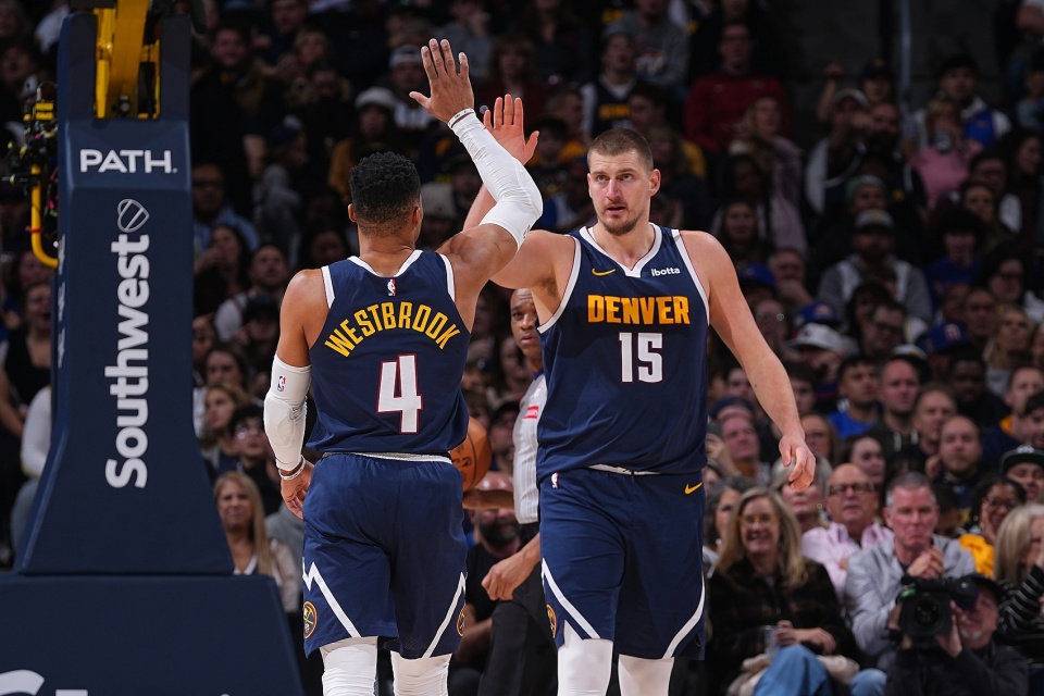 塞尔塔社媒玩梗曼联：五连胜在手，做我们的剪头哥就可以理发了（塞尔塔社媒调侃曼联：拿下五连胜，当我们的“剪头哥”就能理发）