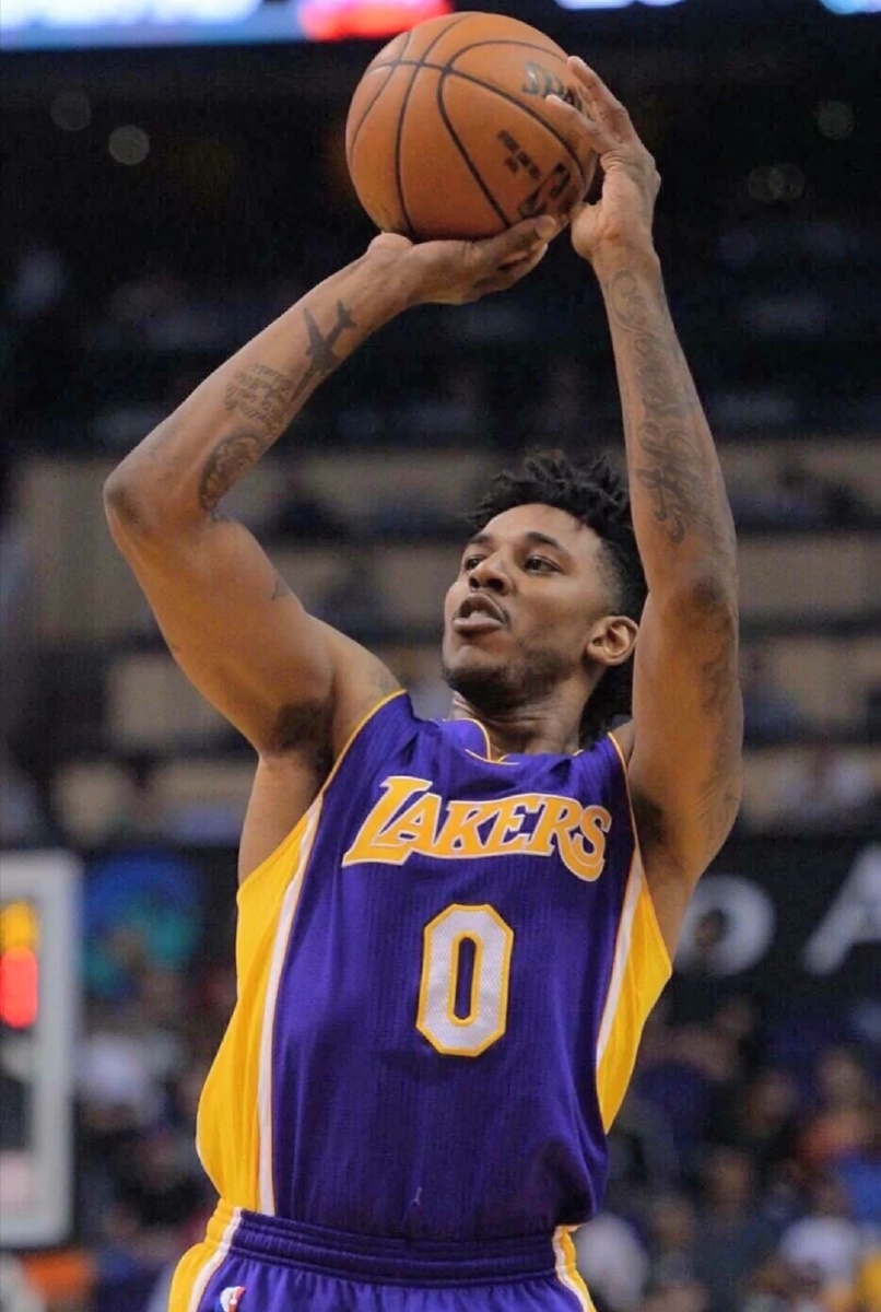 龙赛罗：阿韦洛亚和索拉里是皇马换帅选择，但我建议请回劳尔（龙赛罗谈皇马换帅：候选有阿韦洛亚与索拉里，但我主张请回劳尔）