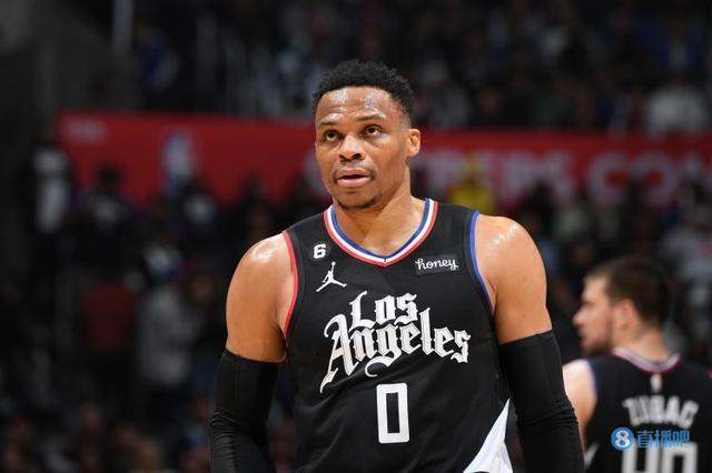 杜兰特关键补篮逆转比分（杜兰特关键补篮完成反超）