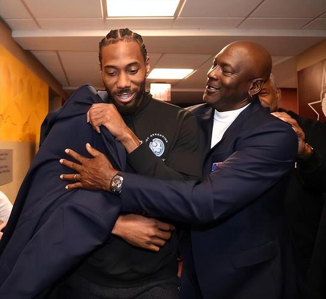 热议中超争冠：争冠悬念基本不在；申花没朋友拿不了冠军（中超夺冠热议：悬念几近消散，申花孤军难问鼎）