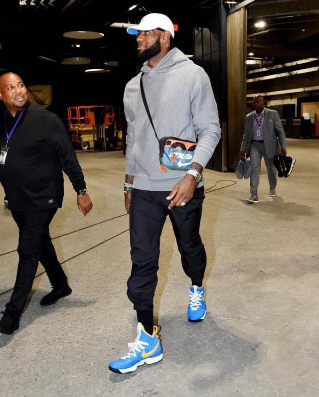 这下真是把足球踢成了艺术（当足球踢成艺术）