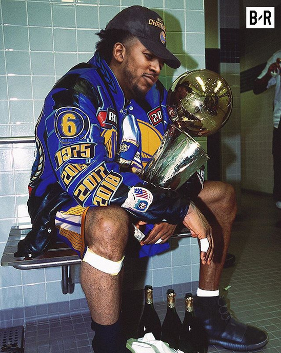 湖人詹姆斯关键三分锁定胜利（詹姆斯命中关键三分，助湖人锁定胜局）