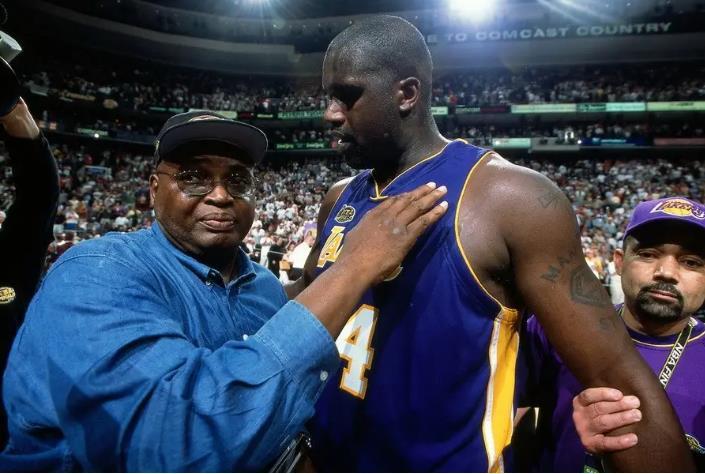 官方：费内巴切签下前狼队后卫塞梅多，双方签约两年（费内巴切官宣前狼队后卫塞梅多加盟，签约两年）